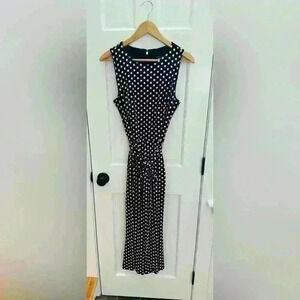 Tommy Hilfiger sleeveless jumpsuit, 3/4 length, wide leg, back zipper, pockets.